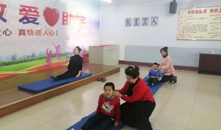 集團(tuán)公司積極參與對(duì)智障兒童教學(xué)教育組織形式和教學(xué)設(shè)備的支持和幫助